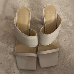 Marc Fisher ivory heels, sz 8.5